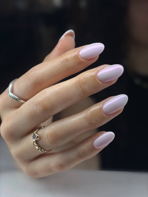 Lila gellak-nagels gemaakt door NaiLian