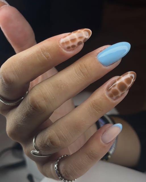 Nagels met blauw en print-design – NaiLian